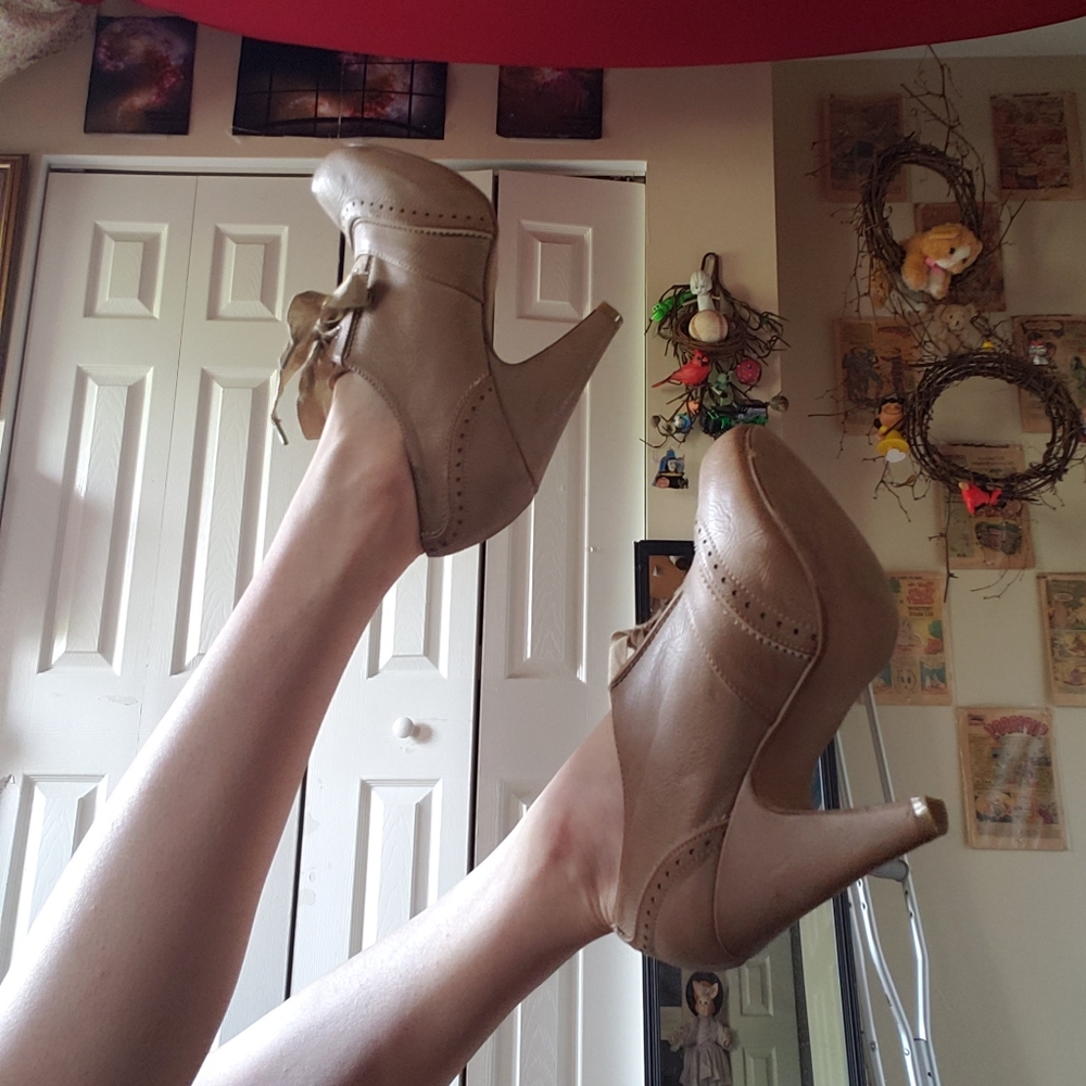 Gorgeous Tan Heels